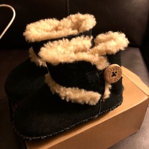 Infant Ugg Lemmy size 2/3 black